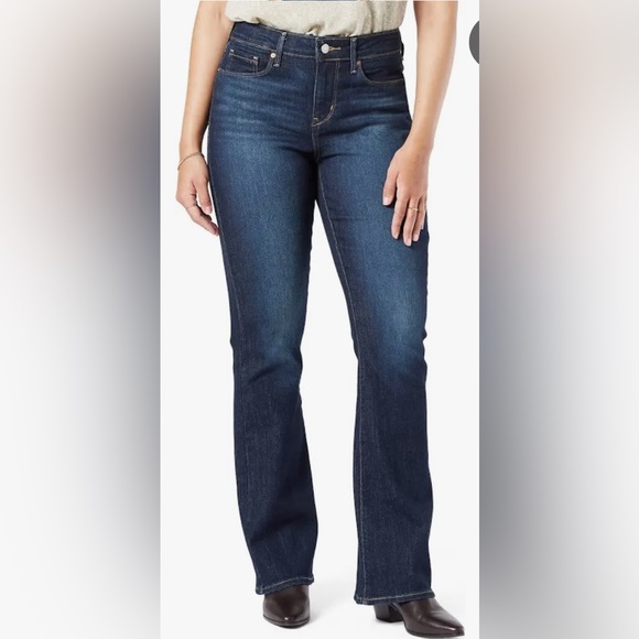 Levi's Denim - Signature by Levi Strauss & Co. Gold Label Women's Shaping Bootcut Jeans